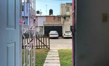 Casa recién remodelada en La Guadalupana, 2 rec, 1 est., acepto créditos