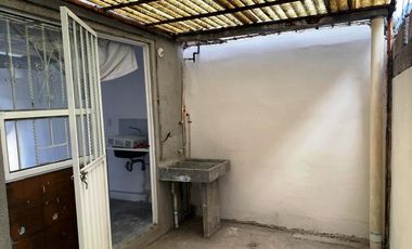 Casa recién remodelada en La Guadalupana, 2 rec, 1 est., acepto créditos