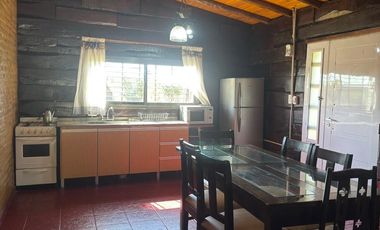 CABAÑA AMOBLADA DE TRONCO, 2 DORMITIRIOS, COCHERA X2, PILETA. ESCRITURA.POTRERO DE GARAY, Bº DEL LAGO. ESCRITURA