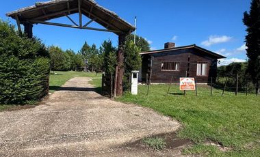 CABAÑA AMOBLADA DE TRONCO, 2 DORMITIRIOS, COCHERA X2, PILETA. ESCRITURA.POTRERO DE GARAY, Bº DEL LAGO. ESCRITURA
