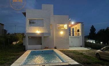 CASA 2 DORMITORIOS-PILETA-COCHERA-TERRENO 1.000M2-ESCRITURA-B° RESIDENCIAS ORIGINALES-POTRERO DE GARAY-CORDOBA