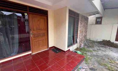 Rumah Strategis 5 Menit dari UGM & RS Sardjito, Caturtunggal, Depok, Sleman

Sleman, Daerah Istimewa Yogyakarta