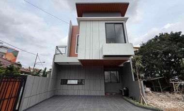 Rumah 2 lantai di Lebak Bulus Dengan Bonus Gratis Mobil Listrik dan Free Kitchen Set Jaksel