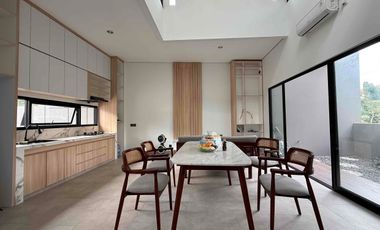 Rumah 2 lantai di Lebak Bulus Dengan Bonus Gratis Mobil Listrik dan Free Kitchen Set Jaksel