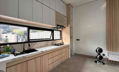 Rumah 2 lantai di Lebak Bulus Dengan Bonus Gratis Mobil Listrik dan Free Kitchen Set Jaksel