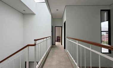 Rumah 2 lantai di Lebak Bulus Dengan Bonus Gratis Mobil Listrik dan Free Kitchen Set Jaksel