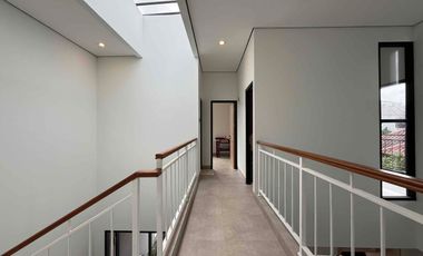 Rumah 2 lantai di Lebak Bulus Dengan Bonus Gratis Mobil Listrik dan Free Kitchen Set Jaksel