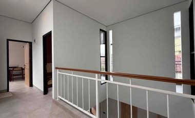 Rumah 2 lantai di Lebak Bulus Dengan Bonus Gratis Mobil Listrik dan Free Kitchen Set Jaksel