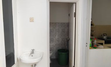 JUAL CEPAT RUMAH 2 LANTAI – LOKASI STRATEGIS!