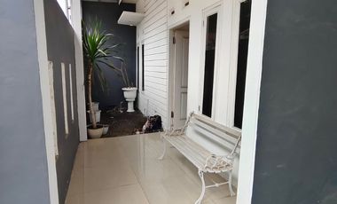 JUAL CEPAT RUMAH 2 LANTAI – LOKASI STRATEGIS!