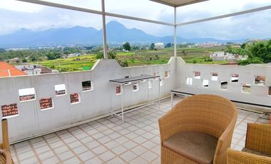 JUAL CEPAT RUMAH 2 LANTAI – LOKASI STRATEGIS!