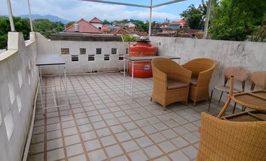 JUAL CEPAT RUMAH 2 LANTAI – LOKASI STRATEGIS!