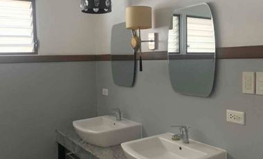 Newly Renovated 3BR with Den and Pool for Lease at Valle Verde I