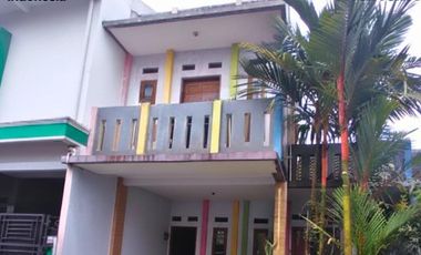 Rumah murah lelang 2 lantai siap huni strategis terawat di Komplek pondok cipta mas