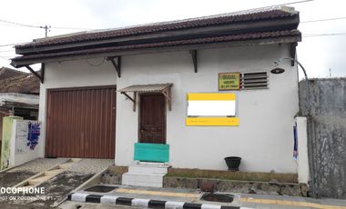 FOR SALE KIOSKS & BUSINESS SHOPHOUSES IN KEDIRI CITY CENTER