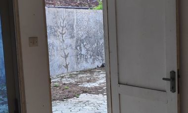 FOR SALE KIOSKS & BUSINESS SHOPHOUSES IN KEDIRI CITY CENTER