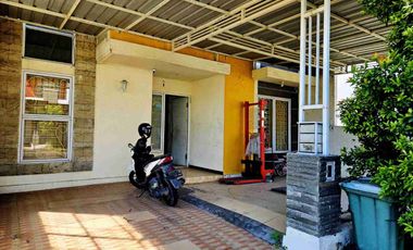 DIJUAL Rumah Modern Siap Huni di La Diva Greenhill  — Nyaman, Asri & Strategis
Menganti - Gresik