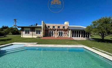 CASA CON PILETA EN TERRENO ESQ 3.000M2-BARRIO RESIDENCIAL-POTRERO DE GARAY-CORDOBA-ESCRITURA