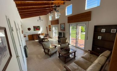 CASA CON PILETA EN TERRENO ESQ 3.000M2-BARRIO RESIDENCIAL-POTRERO DE GARAY-CORDOBA-ESCRITURA