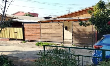 Casa de un piso en pasaje, en terreno de 113 Metros. A pasos de Avda. San Martin con Avda. Manuel Antonio Matta