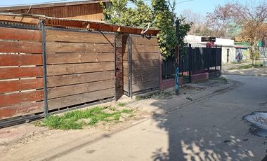 Casa de un piso en pasaje, en terreno de 113 Metros. A pasos de Avda. San Martin con Avda. Manuel Antonio Matta