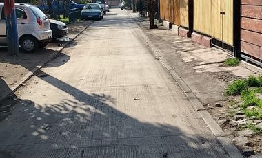 Casa de un piso en pasaje, en terreno de 113 Metros. A pasos de Avda. San Martin con Avda. Manuel Antonio Matta