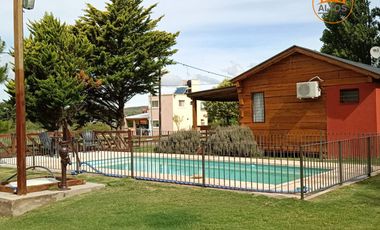 COMPLEJO CON CUATRO CABAÑAS AMOBLADAS, PILETA, QUINCHO, COCHERAS, GALPON EN POTRERO DE GARAY-CORDOBA