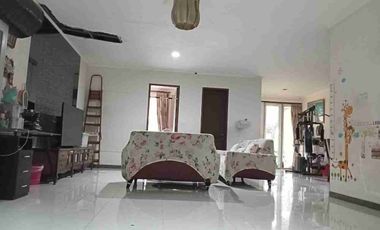 Disewakan Rumah 2 Lt 10 x 22 m2 di Green Court Cengkareng ada 4+1 kt 3+1 km semi furniture, hadap utara, carport 2 mobil, survei & nego yuk!!