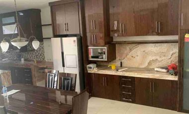 Disewakan Rumah 2 Lt 10 x 22 m2 di Green Court Cengkareng ada 4+1 kt 3+1 km semi furniture, hadap utara, carport 2 mobil, survei & nego yuk!!