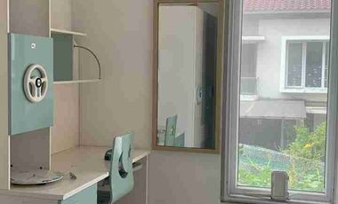Disewakan Rumah 2 Lt 10 x 22 m2 di Green Court Cengkareng ada 4+1 kt 3+1 km semi furniture, hadap utara, carport 2 mobil, survei & nego yuk!!