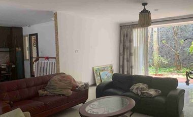 Disewakan Rumah 2 Lt 10 x 22 m2 di Green Court Cengkareng ada 4+1 kt 3+1 km semi furniture, hadap utara, carport 2 mobil, survei & nego yuk!!