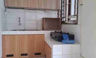 Disewakan Rumah 2 Lantai Rapih Lingkungan Nyaman, Strategis, Tangerang Kota