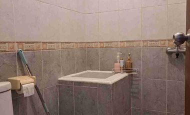 Disewakan Rumah 2 Lantai Rapih Lingkungan Nyaman, Strategis, Tangerang Kota