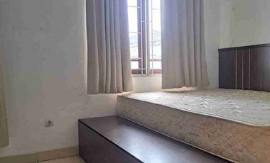 Disewakan Rumah 2 Lantai Rapih Lingkungan Nyaman, Strategis, Tangerang Kota