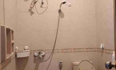 Disewakan Rumah 2 Lantai Rapih Lingkungan Nyaman, Strategis, Tangerang Kota