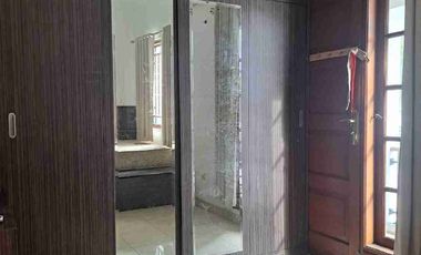 Disewakan Rumah 2 Lantai Rapih Lingkungan Nyaman, Strategis, Tangerang Kota