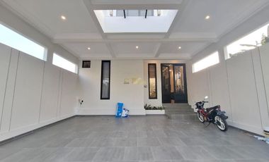 RUMAH MEWAH SIAP HUNI FURNISHED DI MAGUWOHARJO