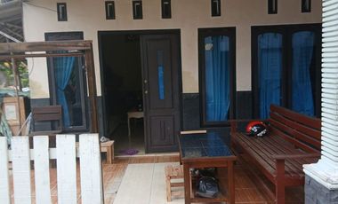 Jual/ Disewakan Tanah Luas dan Persegi,  Di jalan KKO usman, 400 meter dari Pelabuhan Pangkal balam/  terdapat  2 kios dan 1 Rumah