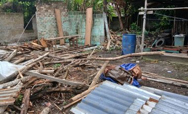 Jual/ Disewakan Tanah Luas dan Persegi,  Di jalan KKO usman, 400 meter dari Pelabuhan Pangkal balam/  terdapat  2 kios dan 1 Rumah