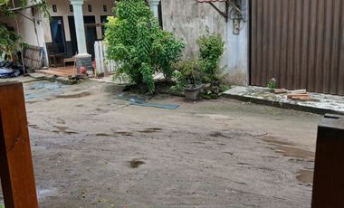 Jual/ Disewakan Tanah Luas dan Persegi,  Di jalan KKO usman, 400 meter dari Pelabuhan Pangkal balam/  terdapat  2 kios dan 1 Rumah