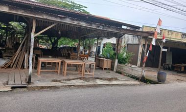 Jual/ Disewakan Tanah Luas dan Persegi,  Di jalan KKO usman, 400 meter dari Pelabuhan Pangkal balam/  terdapat  2 kios dan 1 Rumah
