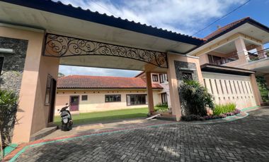 Villa Puncak Prigen 3kavling luas 2.500m2 bangunan 700m2 ada 6 kamar,gasebo,kolam ikan