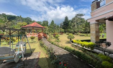 Villa Puncak Prigen 3kavling luas 2.500m2 bangunan 700m2 ada 6 kamar,gasebo,kolam ikan