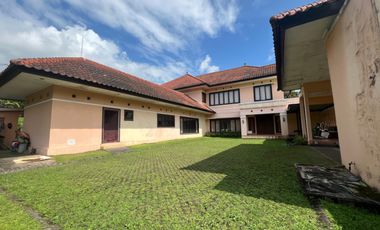Villa Puncak Prigen 3kavling luas 2.500m2 bangunan 700m2 ada 6 kamar,gasebo,kolam ikan