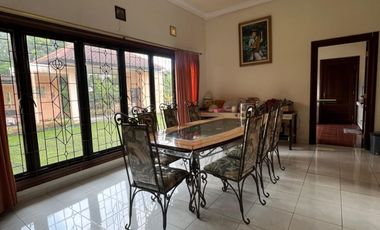Villa Puncak Prigen 3kavling luas 2.500m2 bangunan 700m2 ada 6 kamar,gasebo,kolam ikan