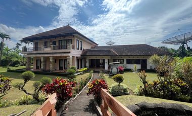 Villa Puncak Prigen 3kavling luas 2.500m2 bangunan 700m2 ada 6 kamar,gasebo,kolam ikan