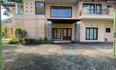Villa Puncak Prigen 3kavling luas 2.500m2 bangunan 700m2 ada 6 kamar,gasebo,kolam ikan