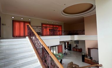 Villa Puncak Prigen 3kavling luas 2.500m2 bangunan 700m2 ada 6 kamar,gasebo,kolam ikan