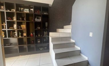 Casa de oportunidad, 3 niveles, 5 recamaras en la Joya