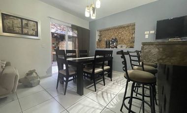 Casa de oportunidad, 3 niveles, 5 recamaras en la Joya